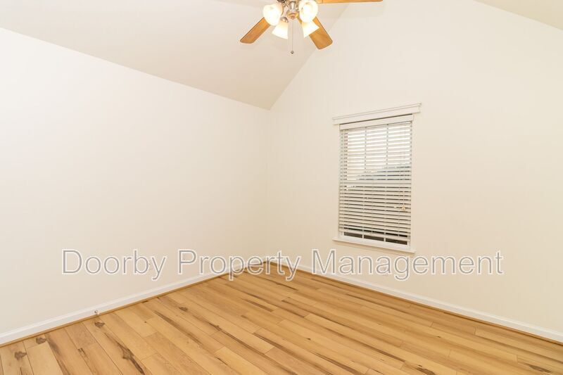 Building Photo - 14 Bunker Dr