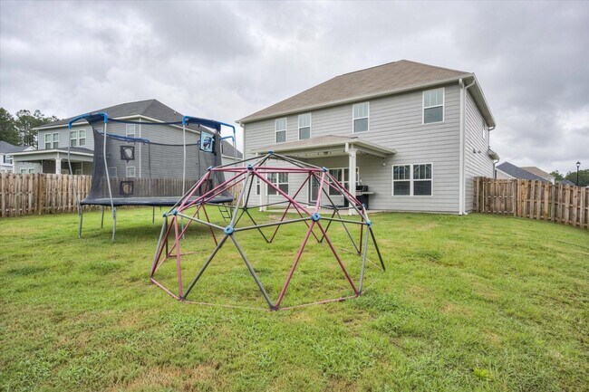 Building Photo - 707 Navan Ln