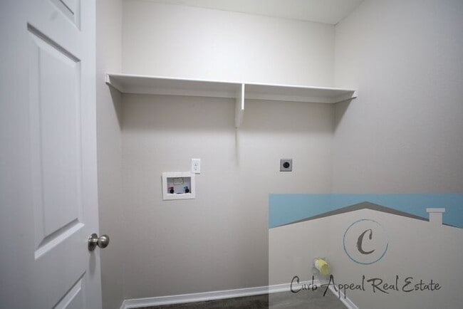 Building Photo - Beautiful 4 bed, 2 bath home with fenced back yard - Nettleton!!