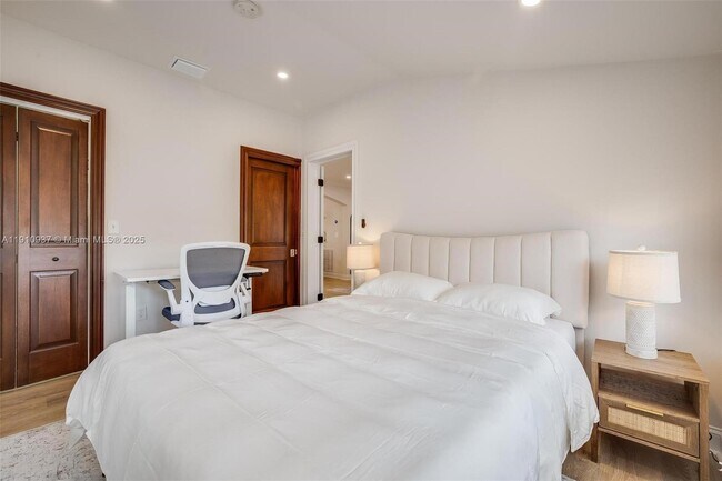 Building Photo - 2969 SW 20th St