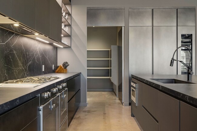 Building Photo - 908 White St