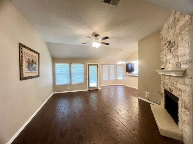 Primary Photo - 1800 Columbine Ln