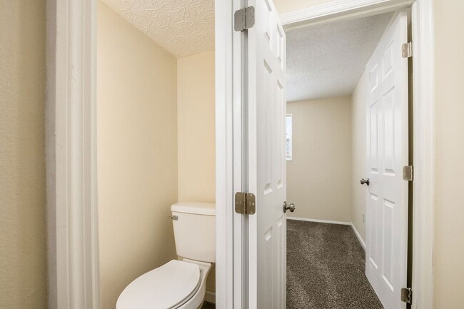 Building Photo - 611 Evergreen Terrace