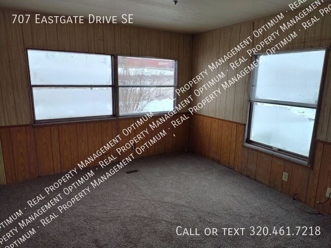 Building Photo - 707 Eastgate Dr SE
