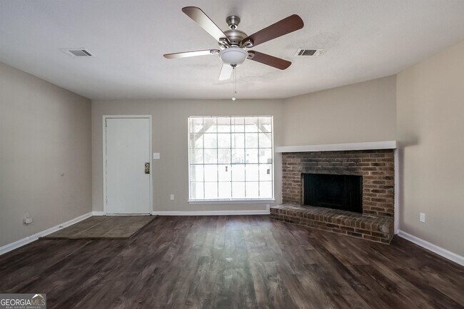 Building Photo - 170 Peachtree Dr
