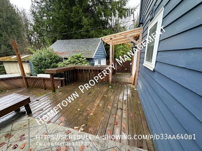 Building Photo - 912 Carlyon Ave SE