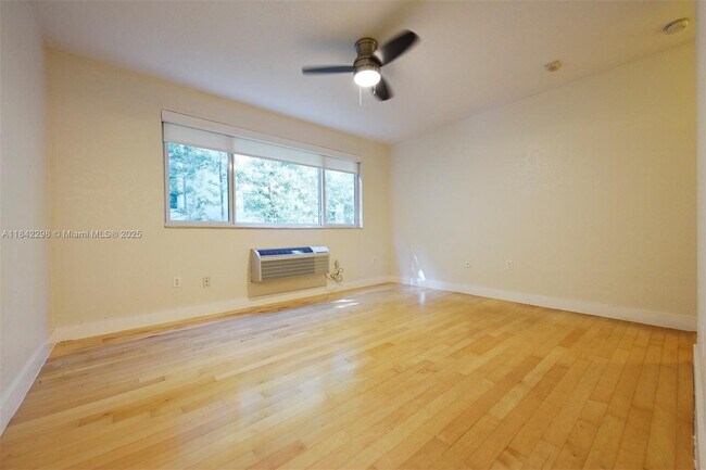 Building Photo - 7171 Bay Dr