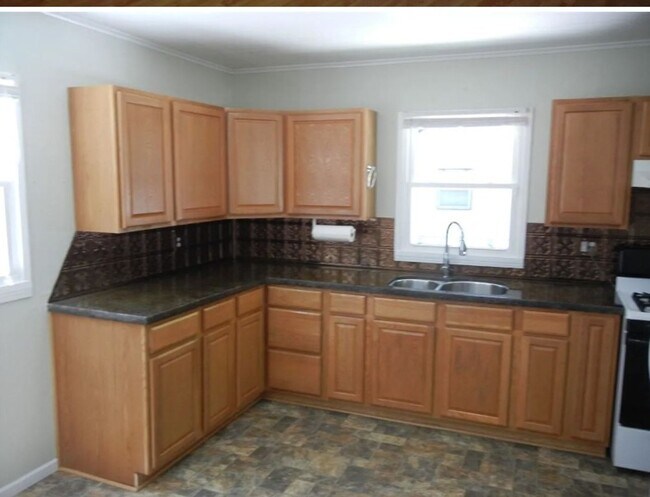 Building Photo - 1206 E St Andrews Rd