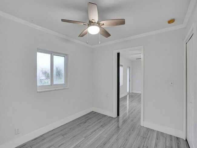 Building Photo - Gorgeous New 3 bedroom 2  bath - one Story home in Oakland Park