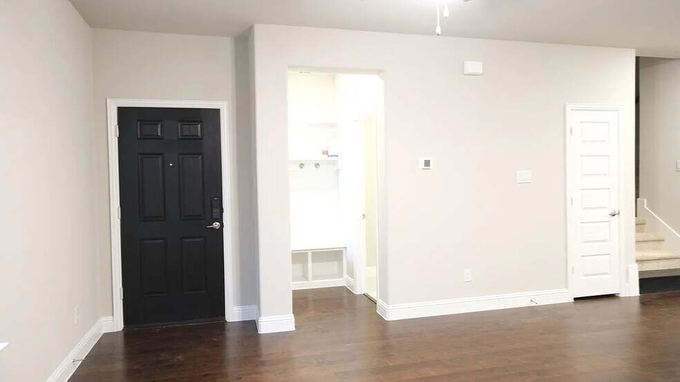 Building Photo - 332 Blackthorne Dr
