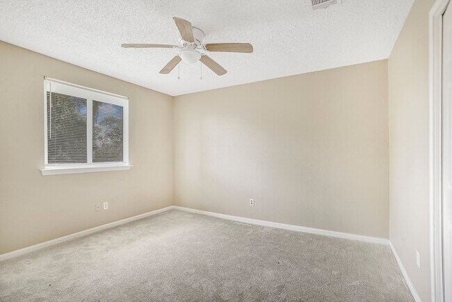 Building Photo - 17810 Crestline Rd