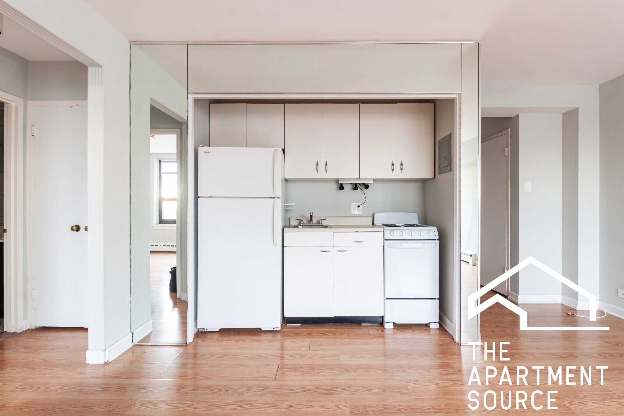 Building Photo - 445 W Wellington Ave