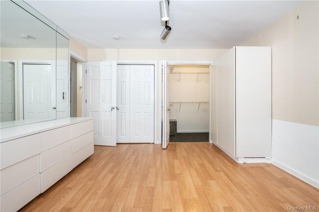 Building Photo - 89 Ridgewood Ave