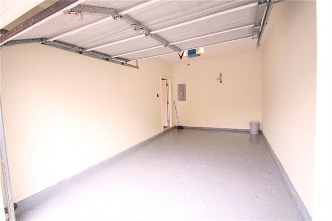 Building Photo - 3893 Grovemont Pl