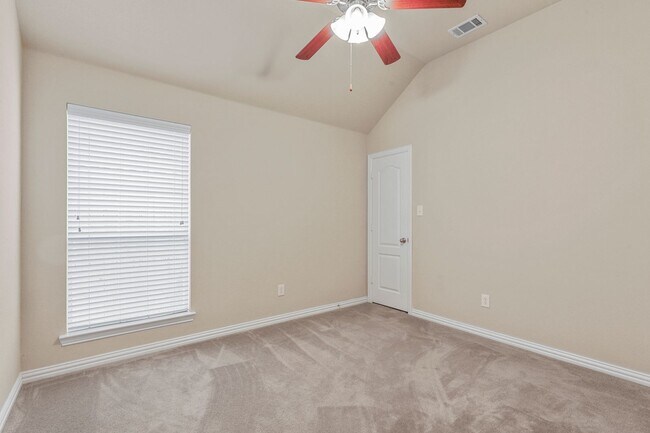 Building Photo - Gorgeous 3 Bedroom 2 Bathroom Home in North Garland!
