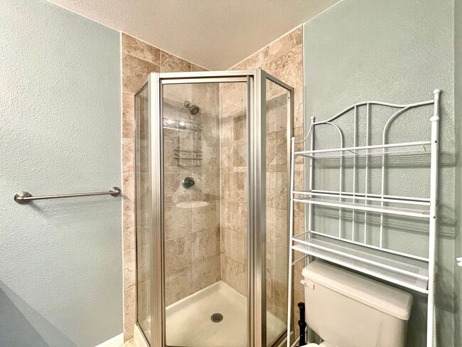 Building Photo - Great Condo For Rent