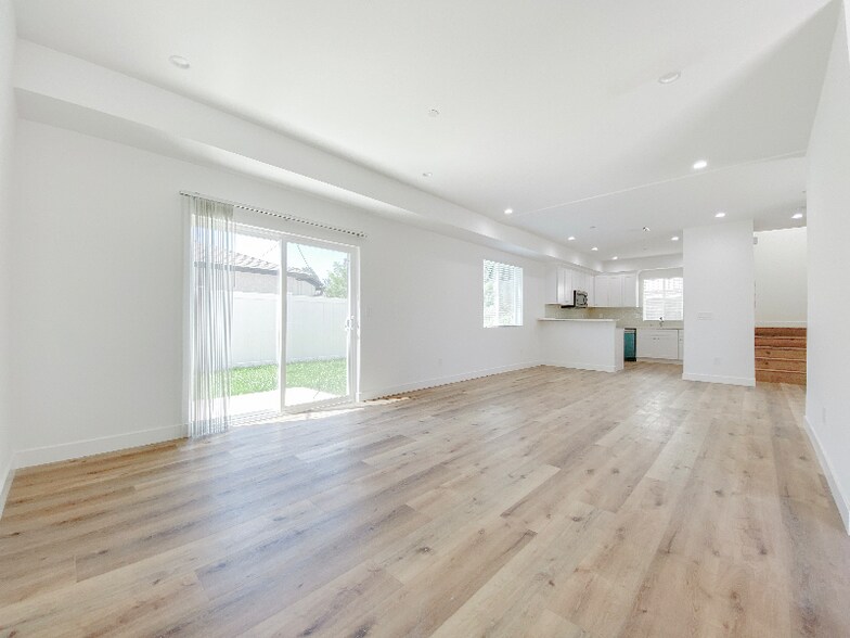 Building Photo - 6754 W 86th Pl