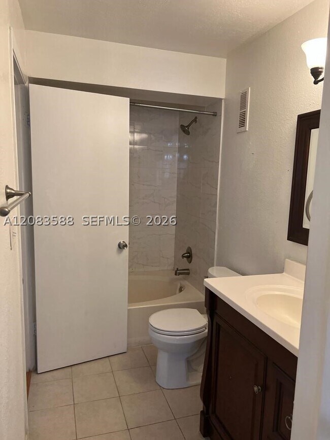 Building Photo - 10581 SW 155th Ct