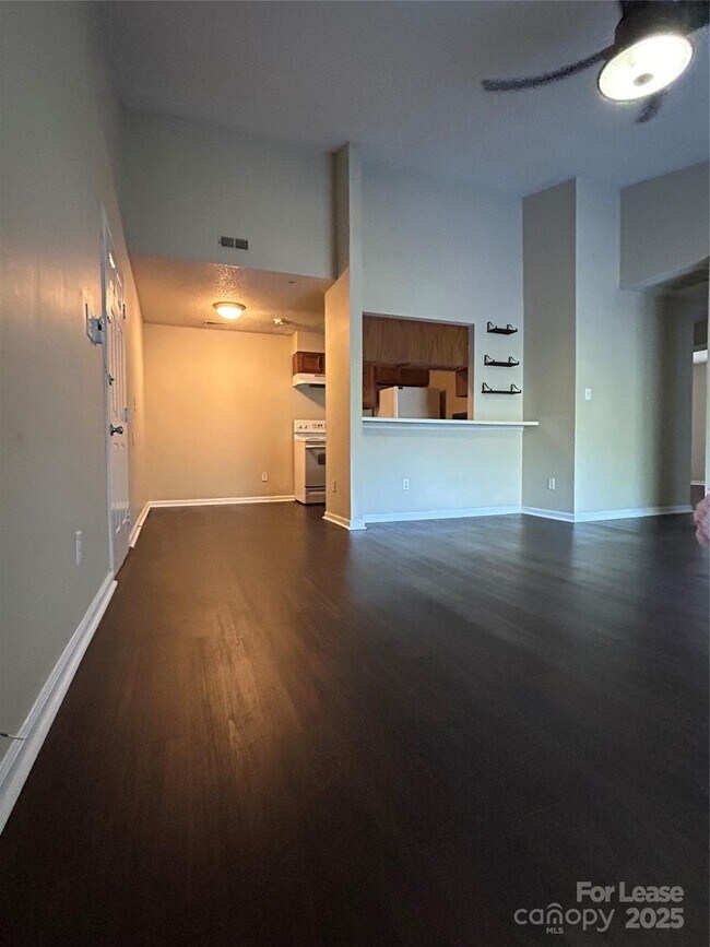 Building Photo - 9629 Vinca Cir