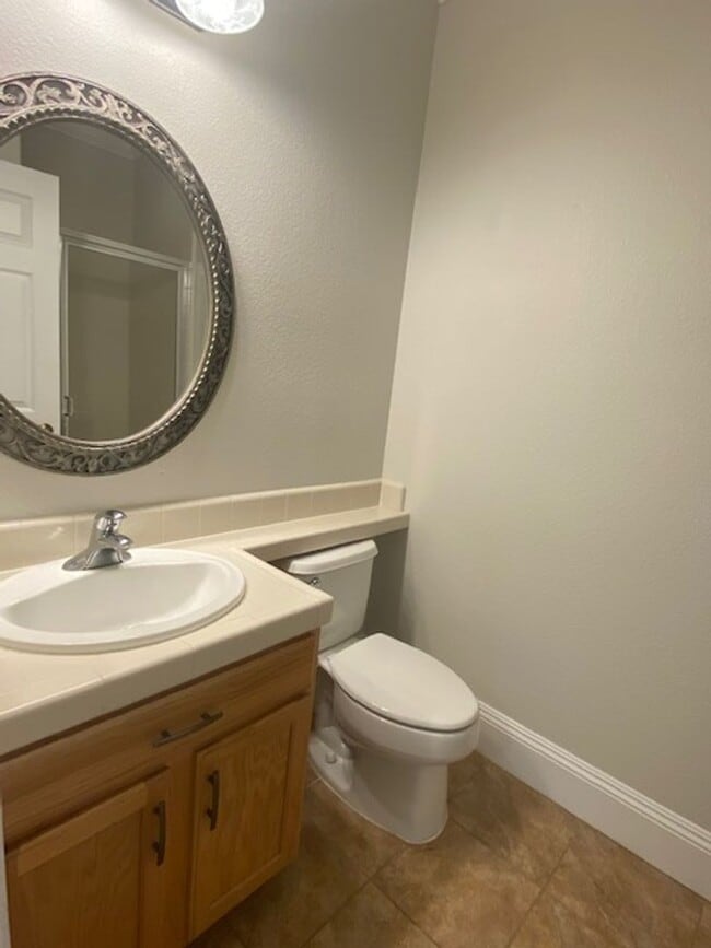 Building Photo - Immaculate home in W. Roseville!