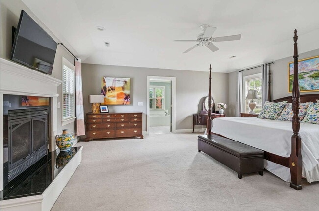 Building Photo - Charming Raleigh Retreat: 4-Bedroom Haven ...