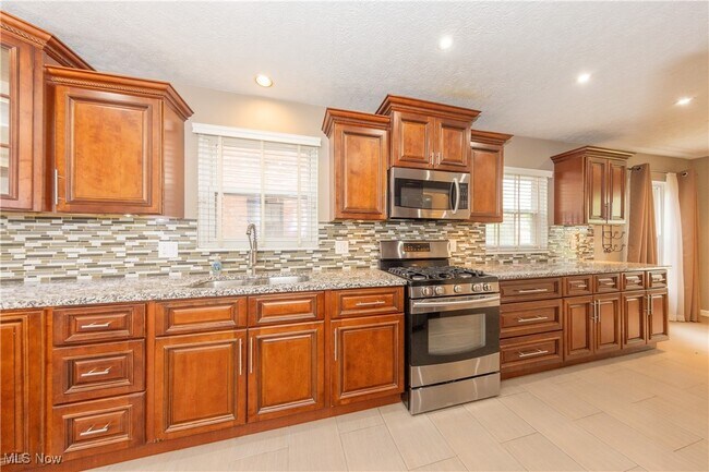 Building Photo - 3702 Glencairn Rd
