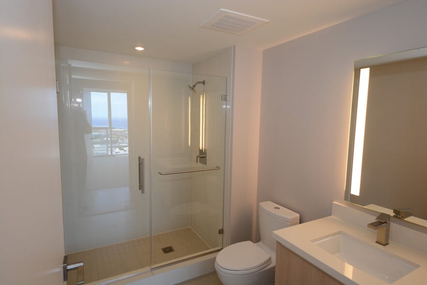 Building Photo - 888 Kapiolani Blvd