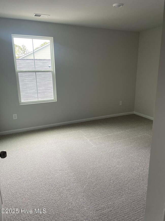 Building Photo - 454 Ladyfish Loop NW