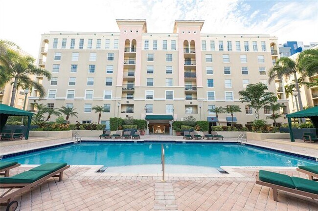 Building Photo - 520 SE 5 Ave