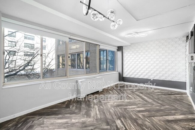 Building Photo - 922 24th St NW