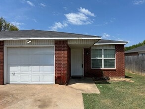 Building Photo - 1431-1433 N Dawn Drive
