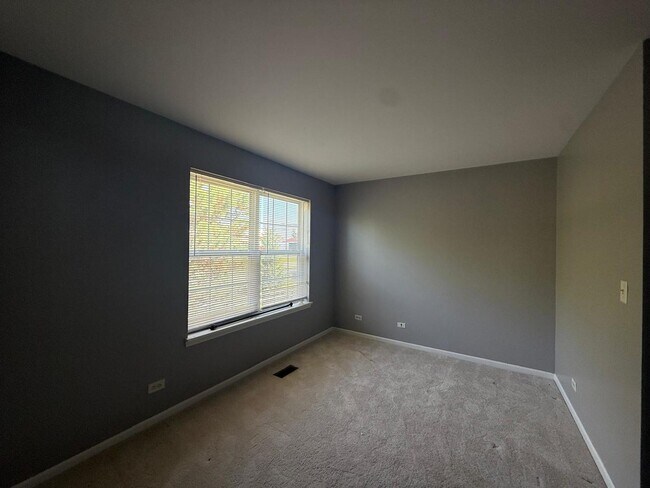 Building Photo - 2540 Hillsboro Blvd