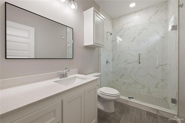 Building Photo - 18 S Alamo Rd