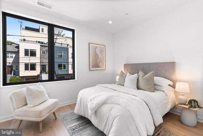 Building Photo - 261 Delmar St