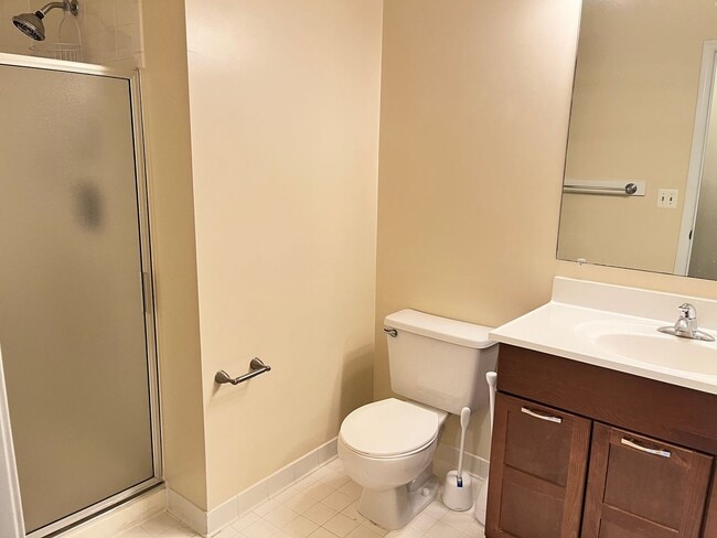 Building Photo - Beautiful 2 bed/2 bath condo in Reston...walk to RESTON TOWN CENTER!!