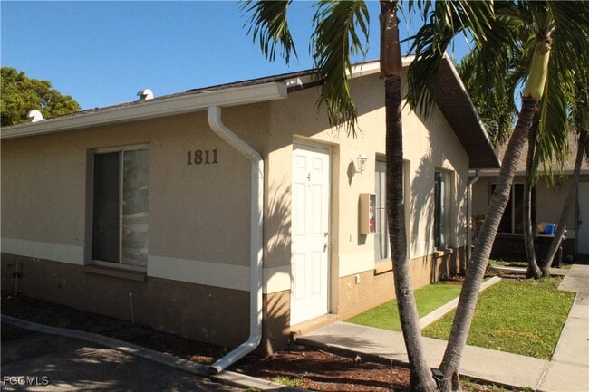 Building Photo - 1811 SE 15th Pl