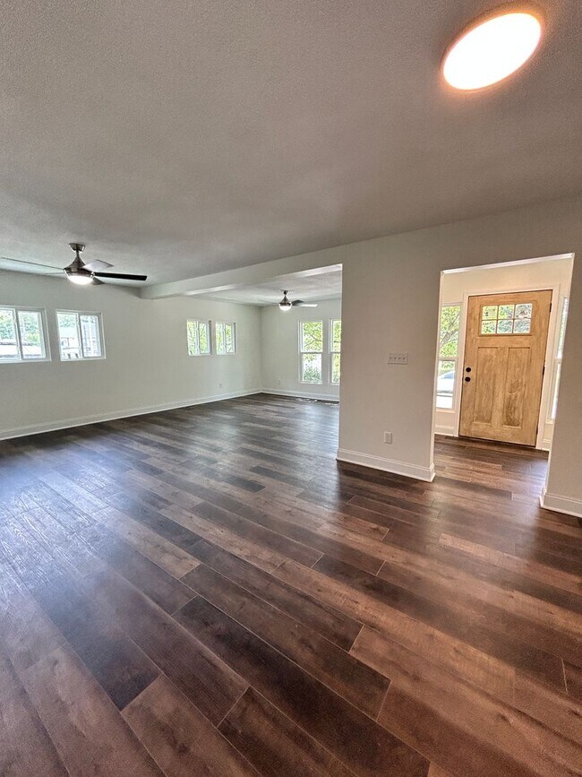 Primary Photo - Knoxville 37914 - 3 bedroom, 1 bath home -...