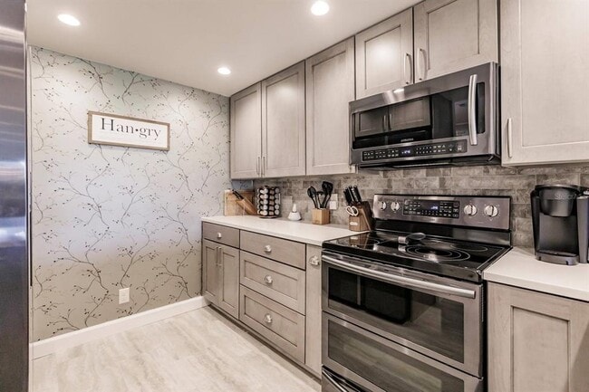 Building Photo - 1255 E Peppertree Dr