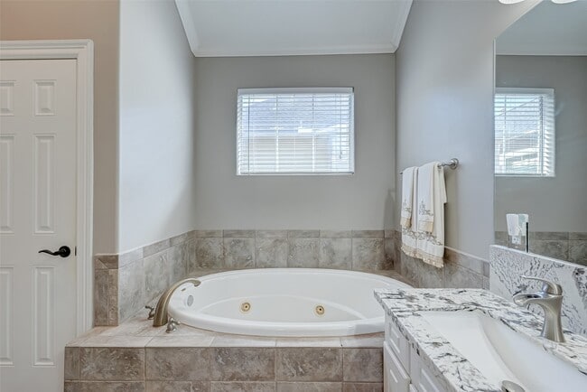 Building Photo - 410 Fowler St