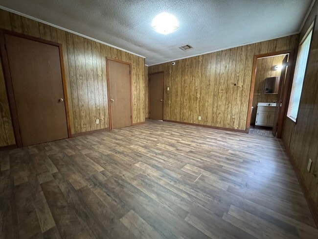Building Photo - 1501 Julius Erving St