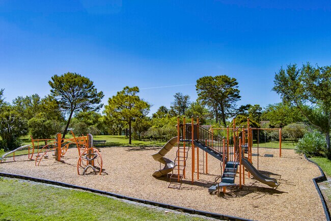 Building Photo - 4545 Brandywine Dr