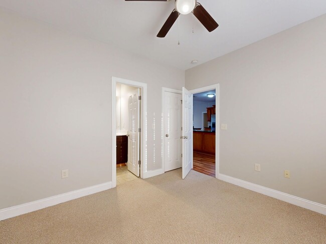 Building Photo - 176 Garrett Dr