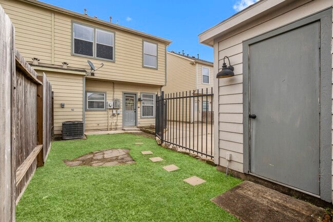 Building Photo - 9735 Coyote Creek Dr