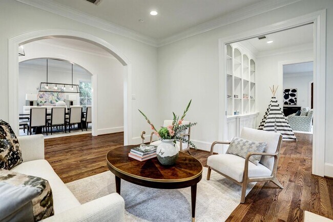 Building Photo - 2435 Stanmore Dr
