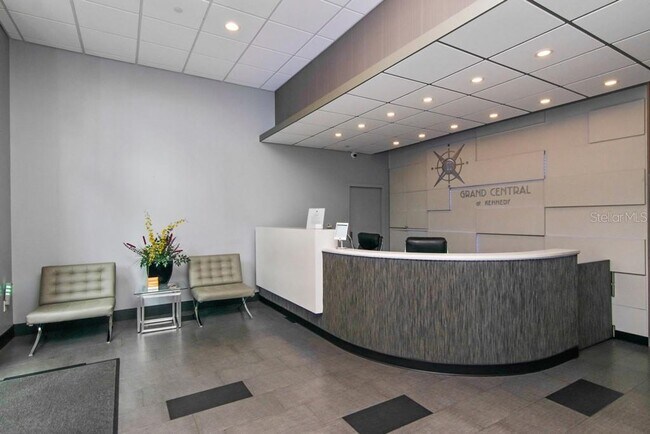 Building Photo - 1208 E Kennedy Blvd