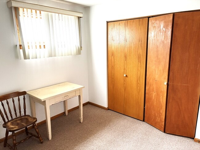 Building Photo - 463 W 23rd Pl