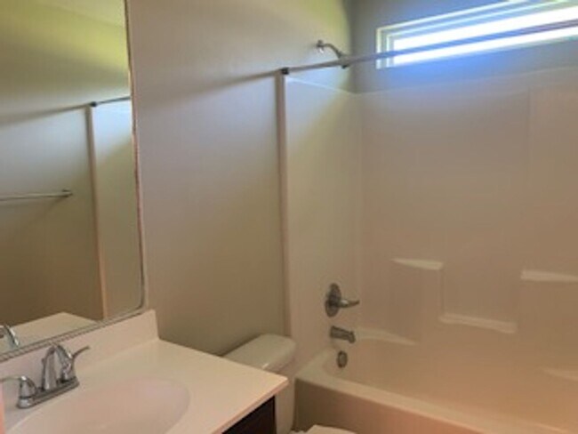 Building Photo - 200 Leeward Landing