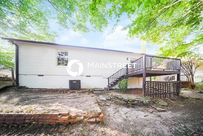 Building Photo - 3 Bedroom Pet-Friendly Home in Jonesboro, GA with Main Street Renewal