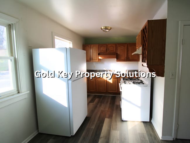 Building Photo - Spacious 3 BR 1 BA Ranch with Main-Level Laundry (SECTION 8 APPROVED)