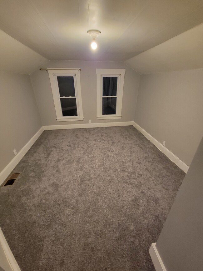 Building Photo - 808 W National Rd